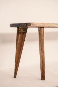 OAK TABLE